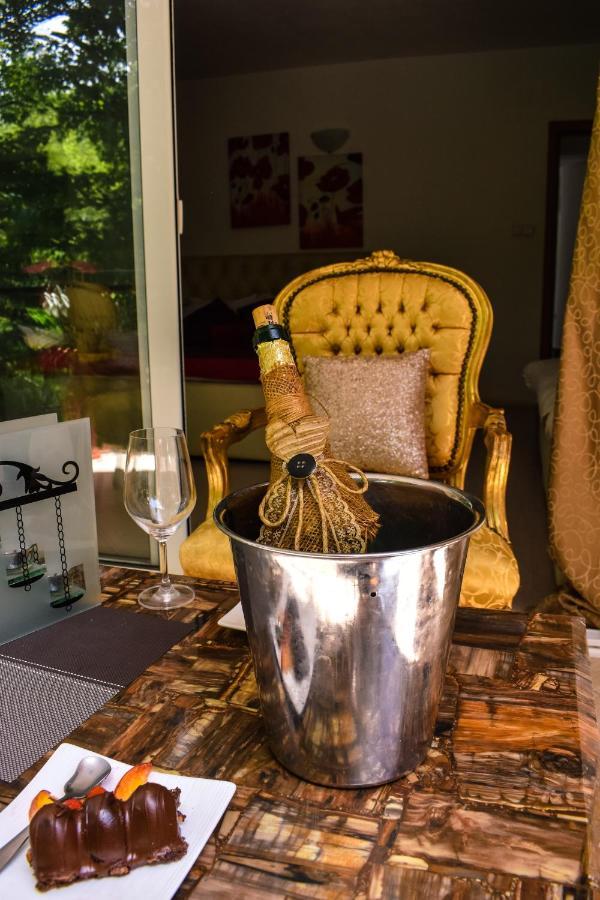 Villa Bella Boutique Hotel คาวาตราซิ ภายนอก รูปภาพ